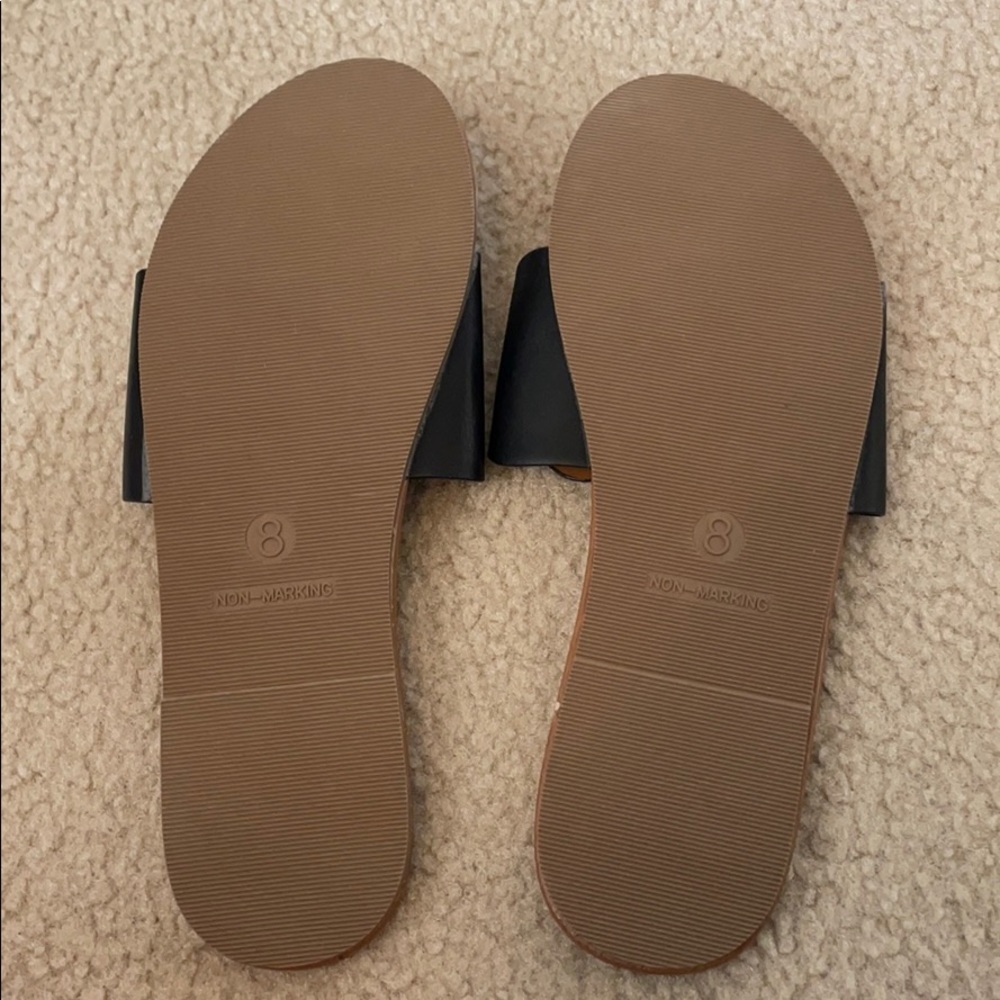 black flat sandals - Picture 2 of 3